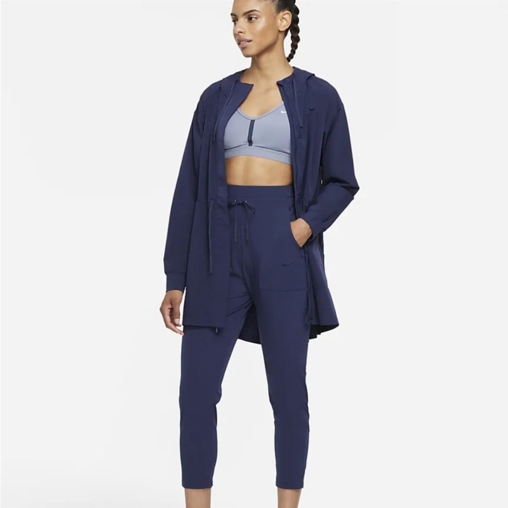 Nike Bliss Luxe Anorak sz Medium NWT